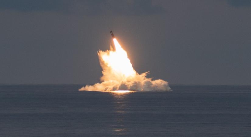 Dél-Korea szerint Észak-Korea tengeralattjáróról indíthat ballisztikus rakétát