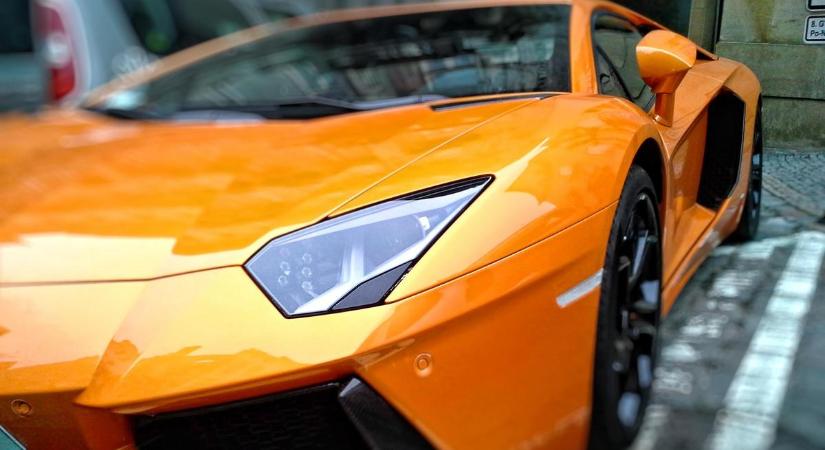 Luxus Lamborghinit fogtak a pesti rendőrök: egy tini nyúlta le az apjától – videó