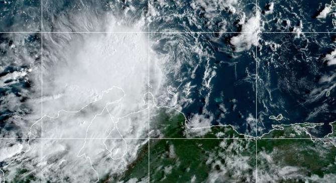 Kubára és Floridára csaphat le a következő hurrikán