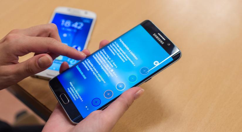 Tényleg frissített egy 7,5 éves mobilt a Samsung