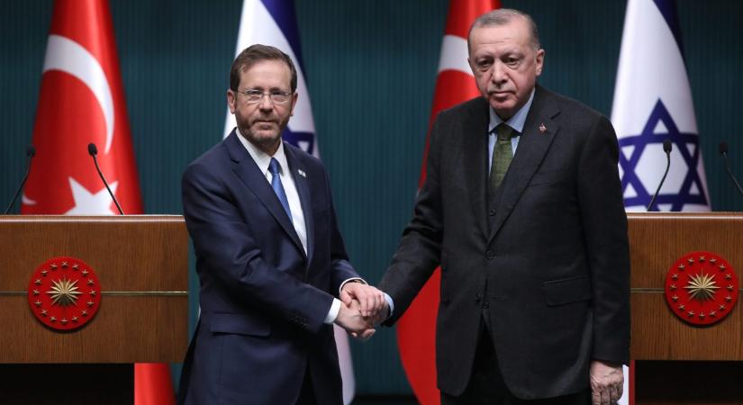 Hoppá: Erdogan szerint az antiszemitizmus „emberiség elleni bűncselekmény”