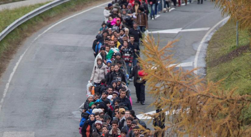 Karavánt szerveznek: Tömegesen törnének be a migránsok az EU-ba