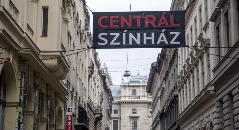 Nem zár be a Centrál Színház, de bajban vannak a rezsi miatt
