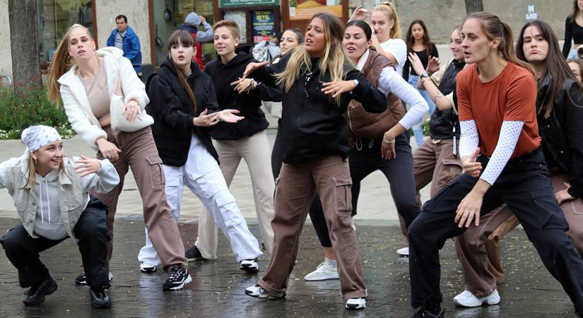 A mozgás boldogság: a tánc ezer arcát mutatták meg a Debrecenben – fotókkal