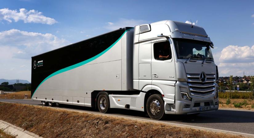 Növényi olajjal tankolták fel a Mercedes F1-es kamionjait