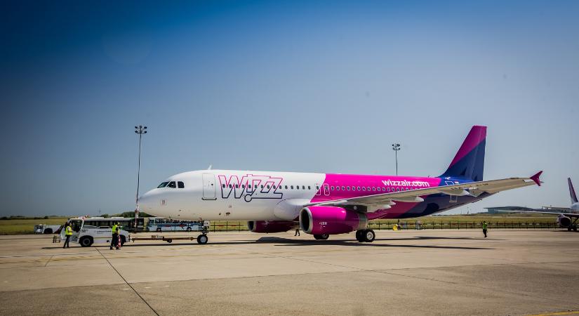 Egy repülőnyi utas éjszakázott a betonon a Wizz Air miatt