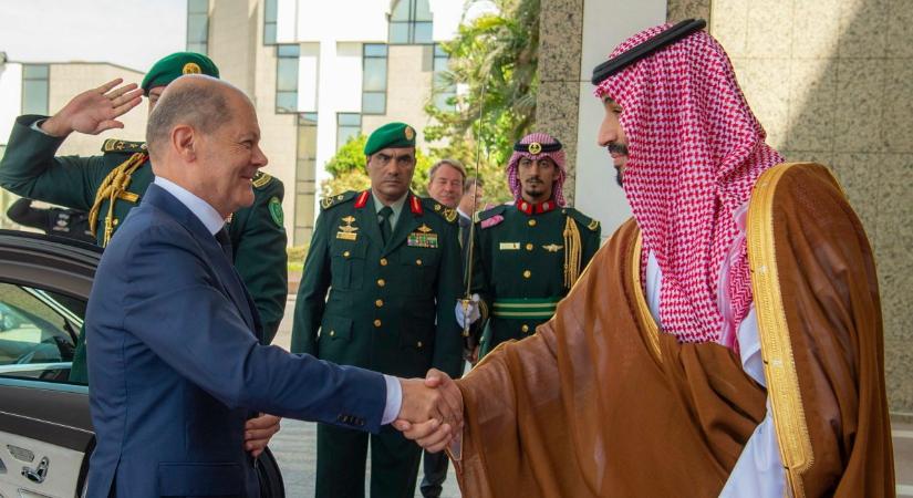 Scholz szaúdi és emírségi energiahordozókkal pótolná az oroszt