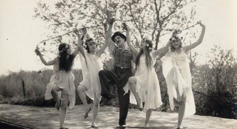 Mennyire volt profi táncos Chaplin és mi az az Apacs tánc?