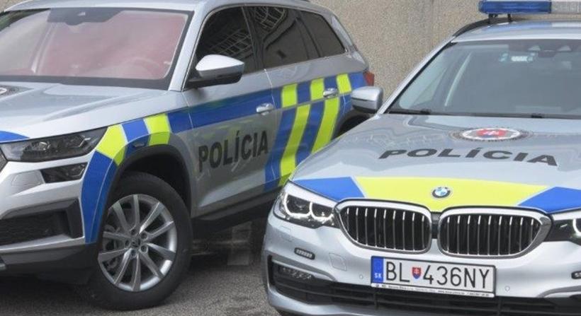 FOTÓK: A rendőrök megmutatták az új dizájn szerint készült autóikat