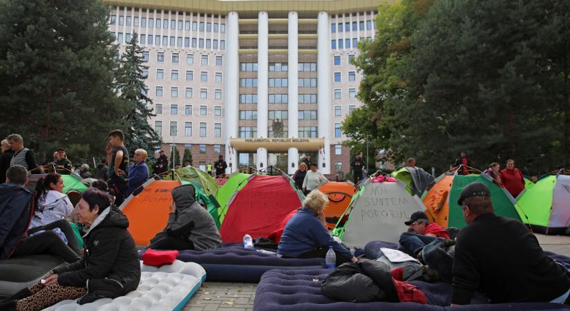 Tömegek tüntettek a nyugatbarát moldovai kormány ellen