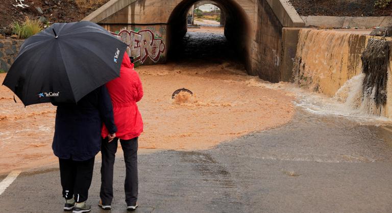 Egy ember meghalt az esőzések miatt Spanyolországban