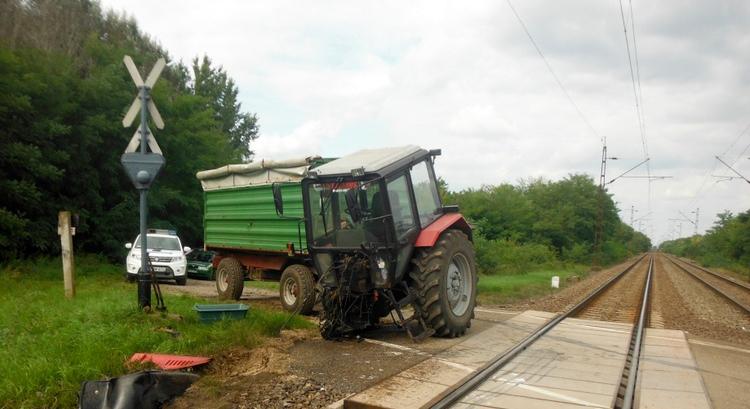 Újabb MTZ traktor szakadt ketté balesetben