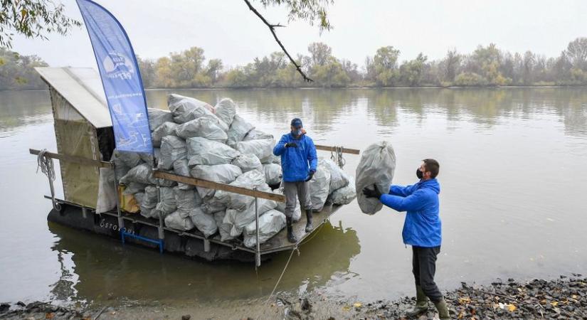 Mintegy 280 tonna hulladékot gyűjtöttek be a Tisza ukrajnai forrásvidékén (videó)