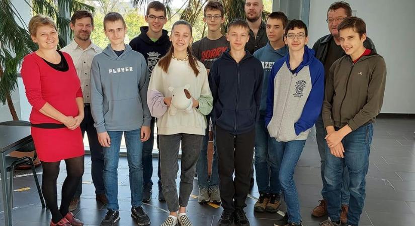 Két ezüst- és öt bronzérmet szereztek a magyar diákok a juniorok informatikai diákolimpiáján