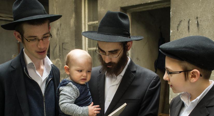 A háború ellenére több tízezer haszid zsidó zarándokolt Ukrajnába újévkor