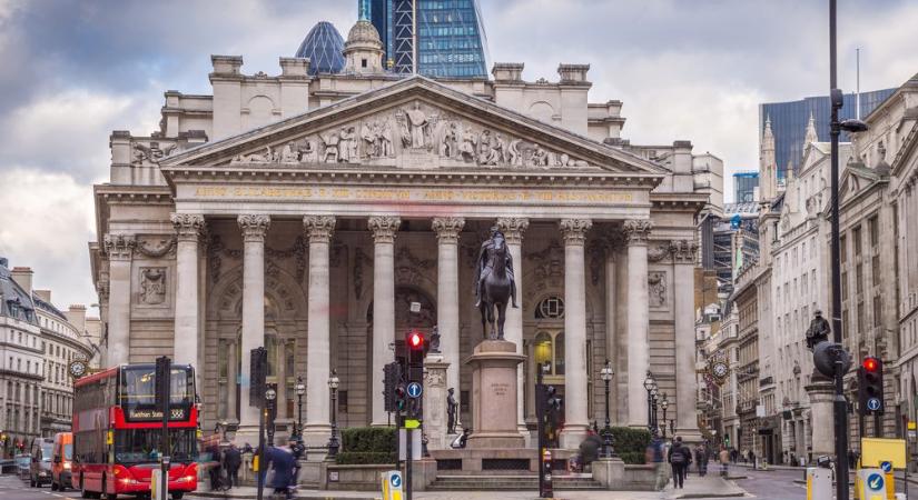 A Bank of England kész “habozás nélkül” módosítani kamatát