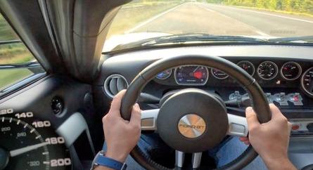 Egy módosított 2006-os Ford GT-vel nosztalgiázhatunk az Autobahnon