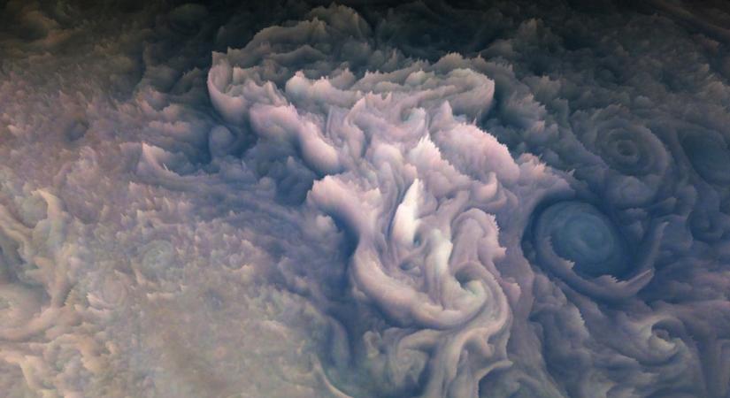 Elképesztő fotók készültek a Jupiter fagyos felhőiről