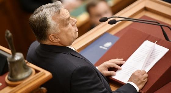 Fülke: Orbán megölelgette Putyint a látszatdemokrácia pulpitusán