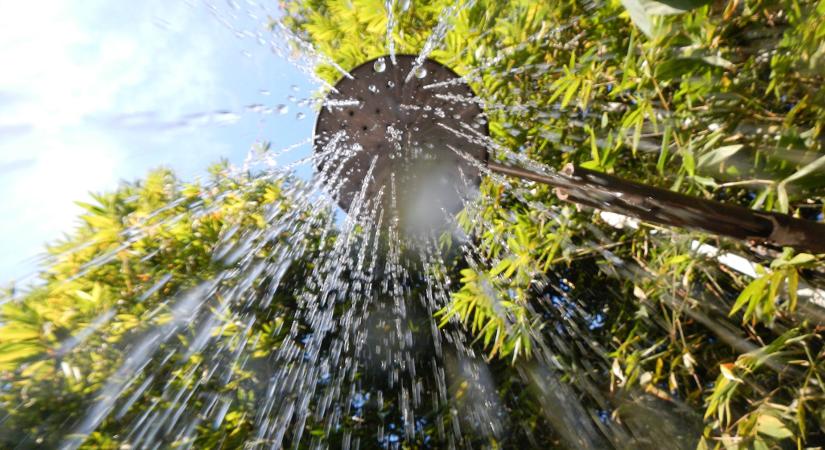 Szolár kerti zuhanyok – előnyök és hátrányok