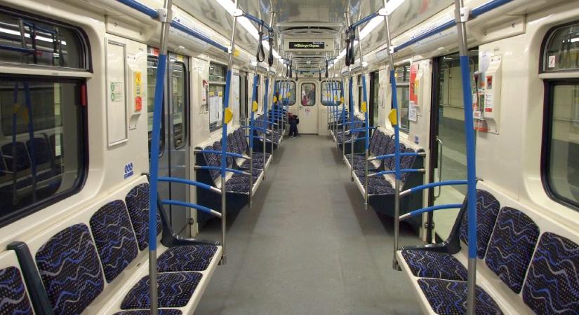 Ki kell cserélni az üléseket a hármas metró nemrég felújított kocsijaiban