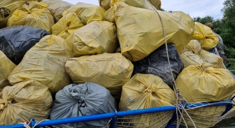 280 tonna hulladékot gyűjtöttek össze a Tisza ukrajnai forrásvidékén