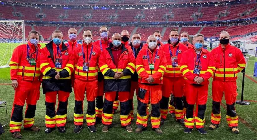 Életet mentettek a mentők a magyar-olasz meccsen
