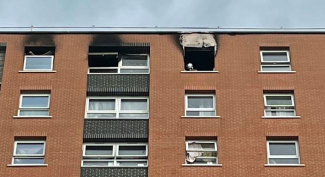Elektromos roller okozta tűz miatt zuhant ki egy férfi a 17. emeletről Angliában