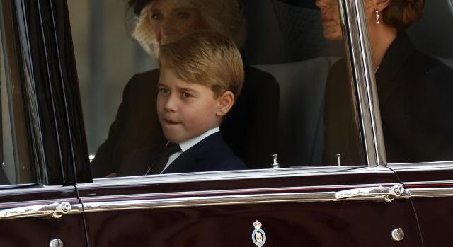 „Az apukám király lesz, úgyhogy vigyázz magadra” – a kis György herceg már most uralkodni akar osztálytársain