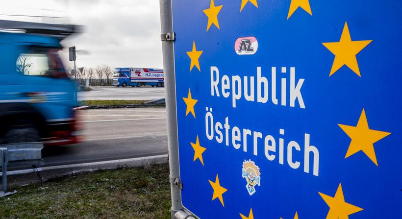 Osztrák belügyminisztérium: Folyamatosan figyeljük a helyzetet a szlovák határon