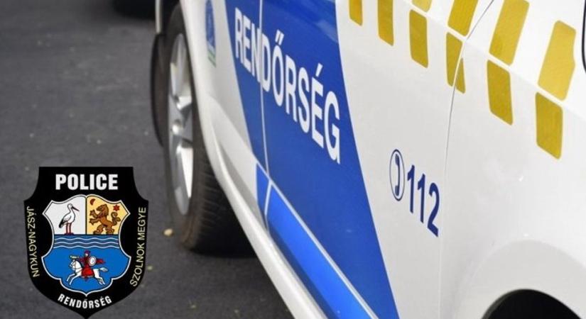 Félpályás útlezárás: három autó ütközött össze Szolnokon