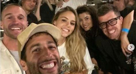 Ez aztán a Forma-1-es szerelem: Berger lánya lett Ricciardo stresszoldója