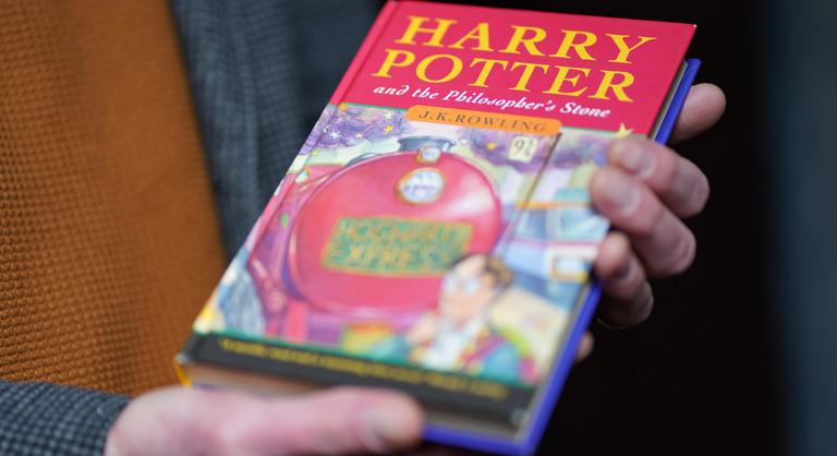 Hatvannyolcmillió forintért is elkelhet egy ritka Harry Potter-kötet