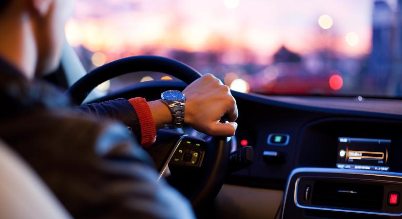 Egy hét alatt több mint ötszáz intézkedés vezetés közbeni mobilozás miatt
