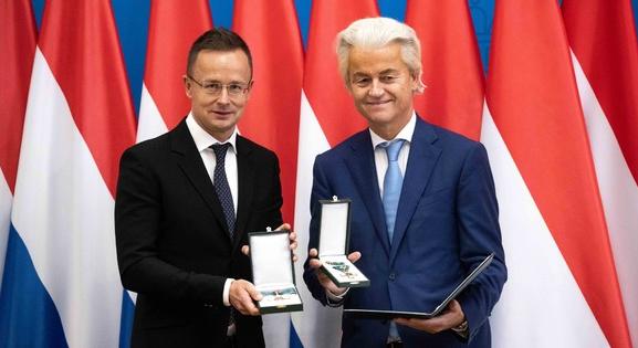 Szijjártó állami kitüntetést adott át Geert Wilders holland szélsőjobboldali politikusnak