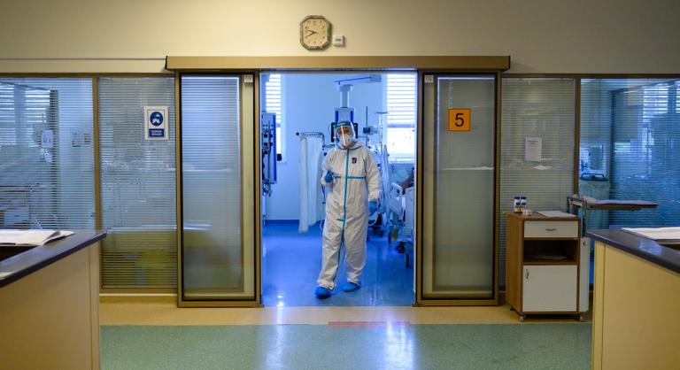 Egyre többen kerülnek kórházba Magyarországon koronavírus miatt