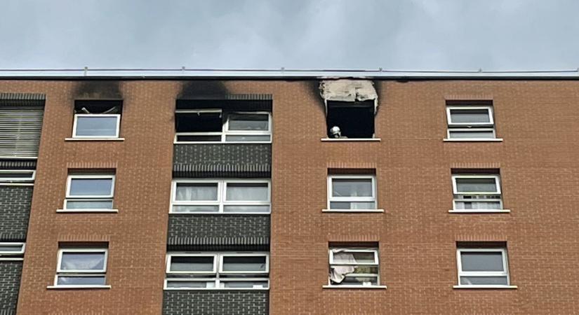 Elektromos roller okozta tűz miatt zuhant ki egy férfi a 17. emeletről Angliában