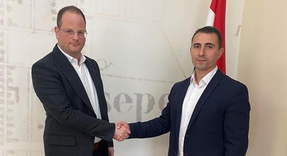 A csepeli fideszes polgármester állapodott meg Jellinek Dániellel, nem zár be a helyi munkásszálló