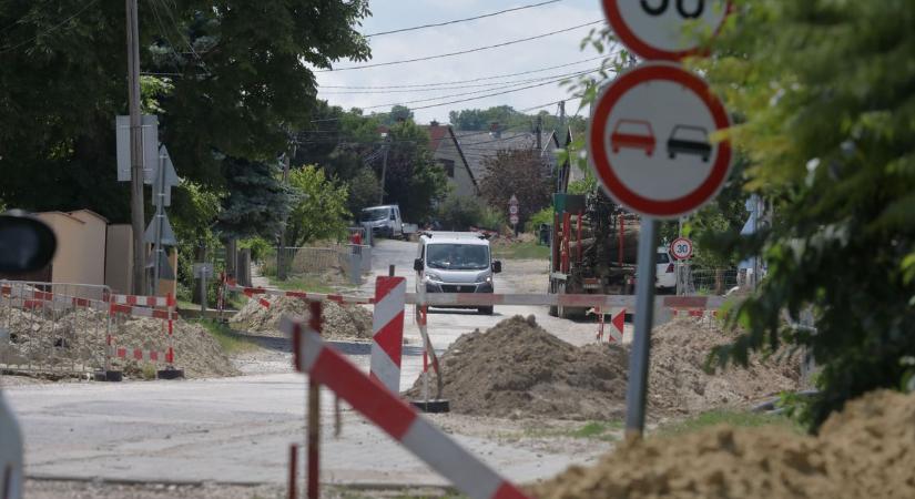 Szivárgás miatt cserélik a távhővezetékeket Dunaújvárosban
