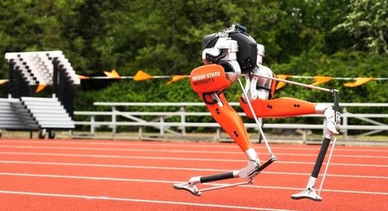 Vakon futott világrekordot 100 méteren egy kétlábú robot
