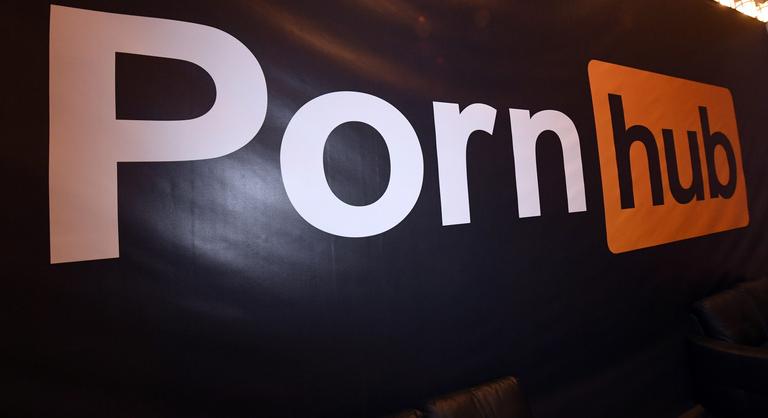 Zseniális ötlettel áll ki a Pornhub a gyermekbántalmazás ellen