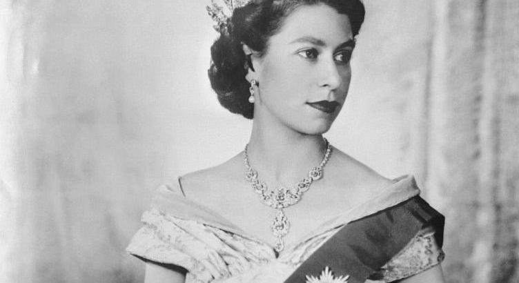 Eugénia hercegnő és Zara Tindall megszegték a protokollt Erzsébet királynő temetésén, amikor felvették ezt az apróságot