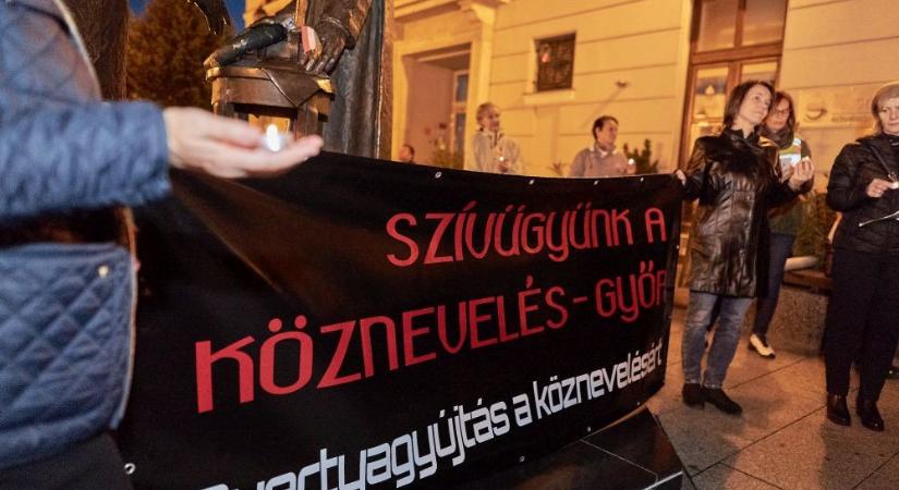 Csütörtök este is tüntetnek a köznevelésért Győrben