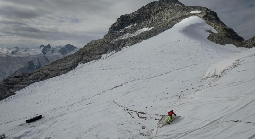Emberi maradványok és egy eltűnt repülő roncsai is felszínre kerültek a rekordgyorsasággal olvadó svájci gleccserekben
