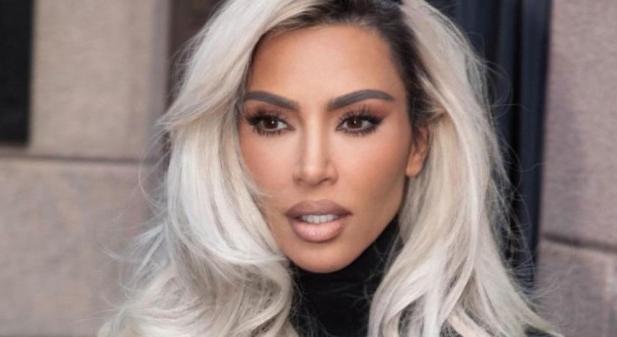 Kim Kardashian szerint nincs egyetlen ősz hajszála sem - itt a bizonyíték, hogy nem mondott igazat