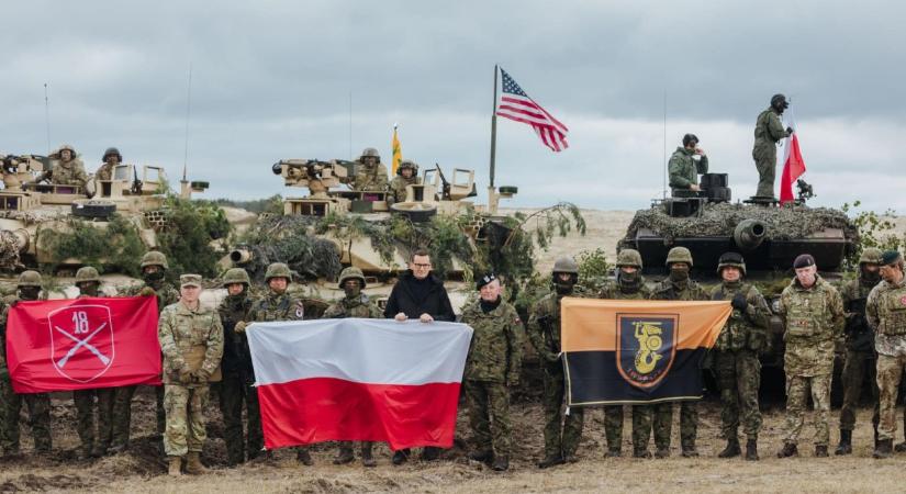 Varsó mintegy háromszáz millió dollárt kap Washingtontól védelemfejlesztésre