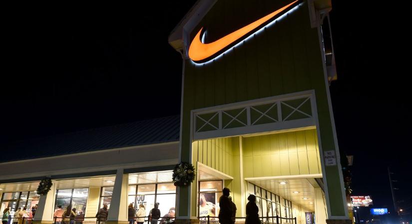 Elgáncsolta a Nike-t a bivalyerős dollár