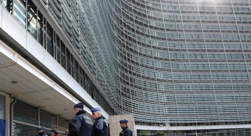 Fehér port tartalmazó gyanús borítékot találtak az Európai Bizottság épületében