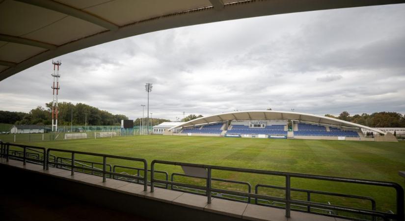 A kevés magyar stadion egyike, ahol a tervezésnél „nem ültek háttal a tévének”