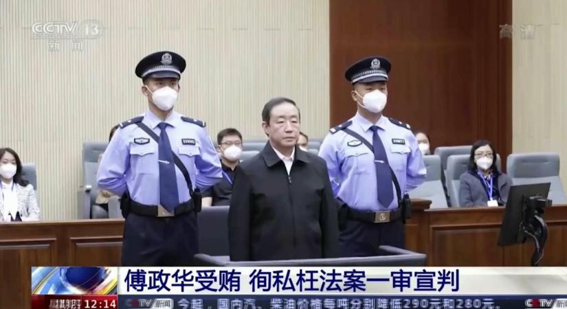 Kína kíméletlenül lecsap a korrupt hivatalnokokra